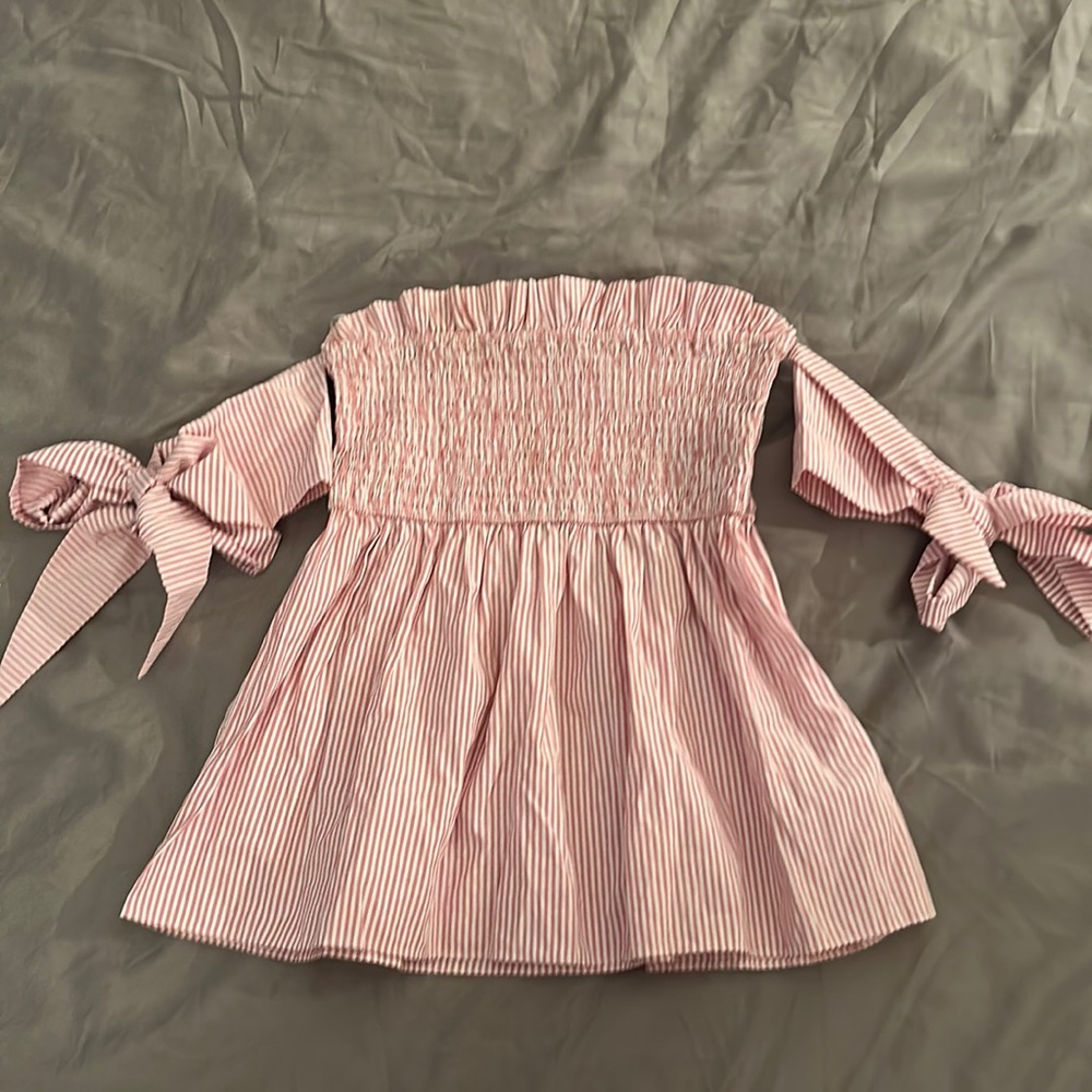 Pretty, pink off-shoulder sleeves top
